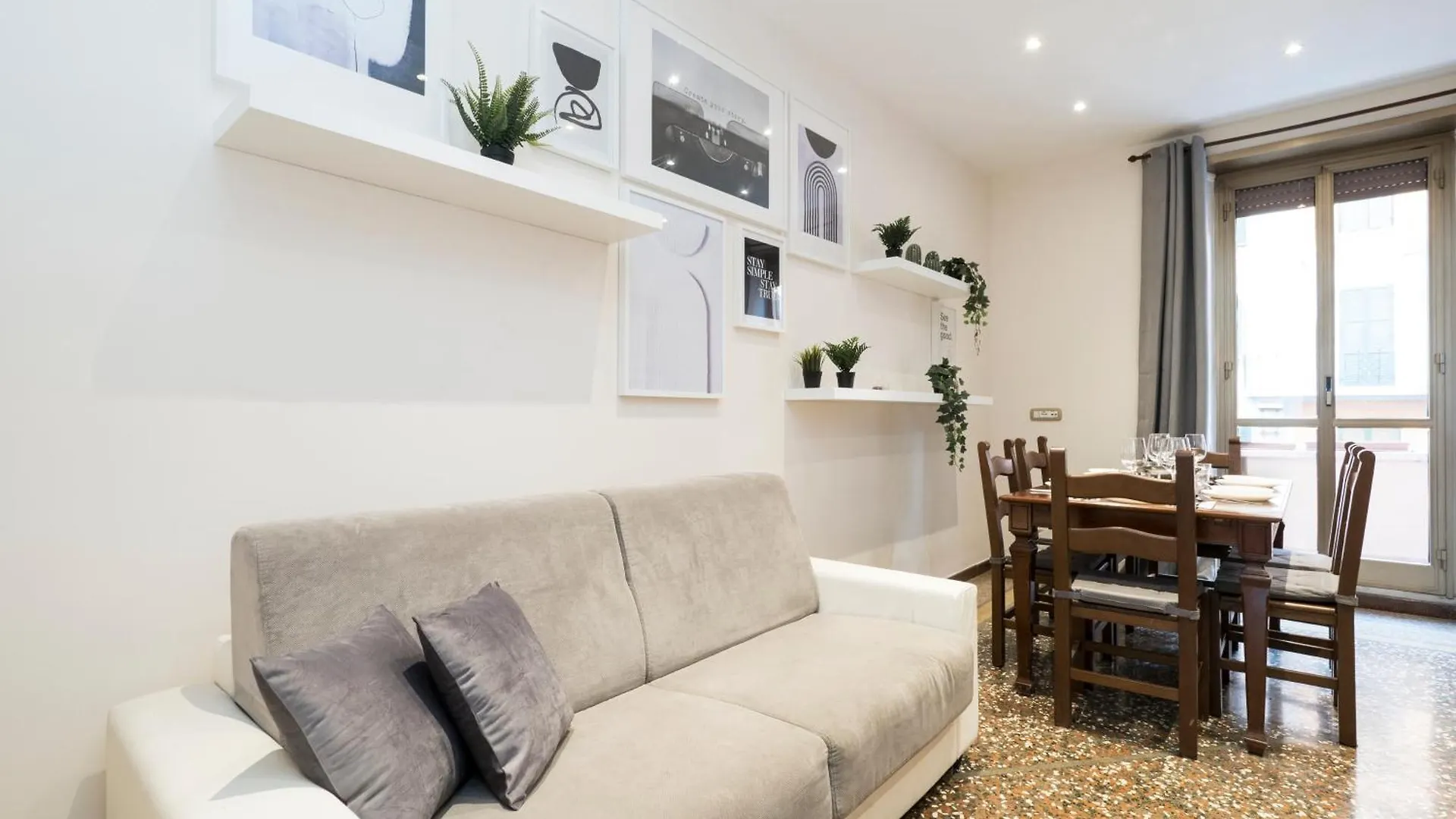 {Colosseum 10 Minutes} Netflix & Free Wi-Fi Rome Apartment