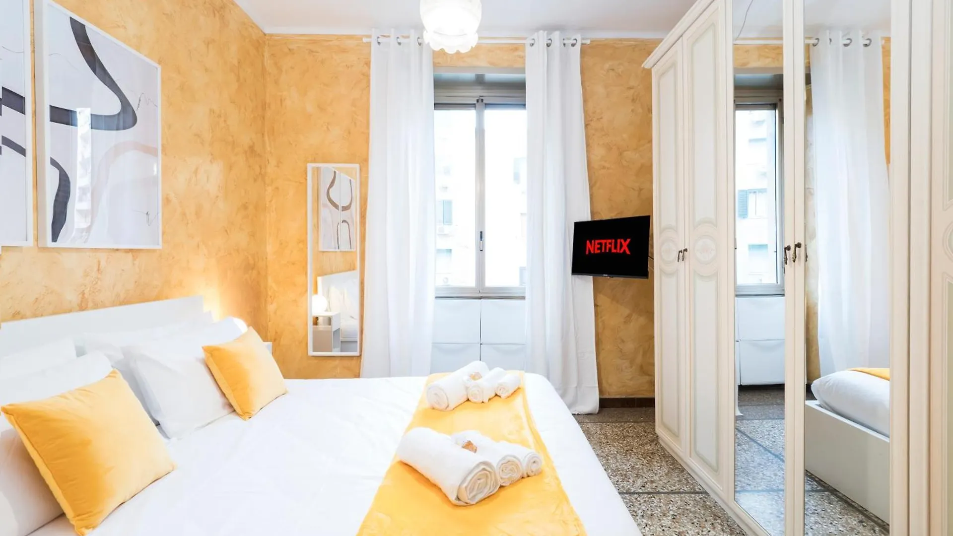 {Colosseum 10 Minutes} Netflix & Free Wi-Fi Rome Apartment